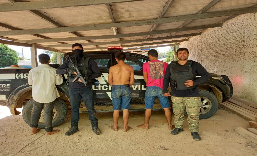 Polícia Civil prende 4 por roubo, apreende arma e recupera bens roubados em Manoel Urbano